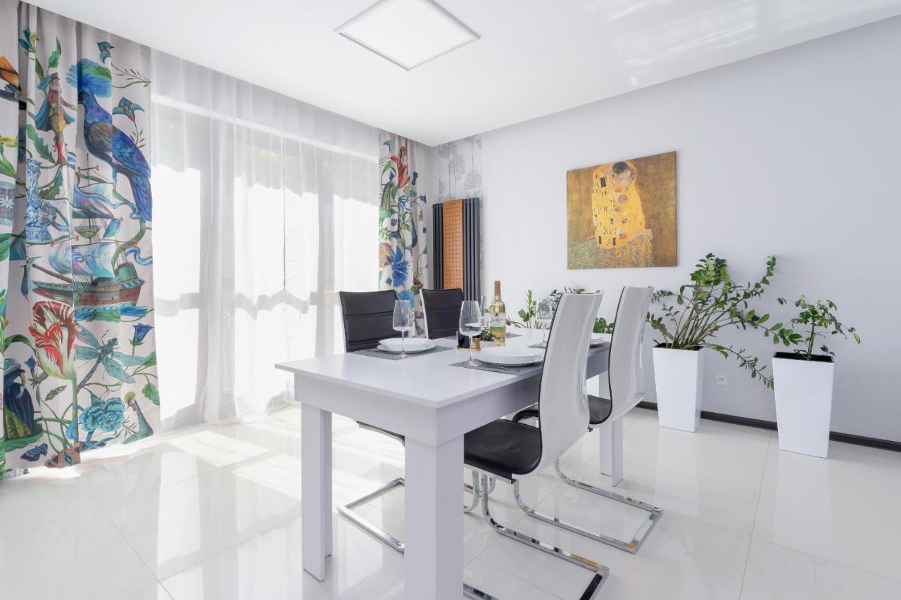 Wonderful Apartment Garden Residence By Noclegi Renters Cracovia Exterior foto