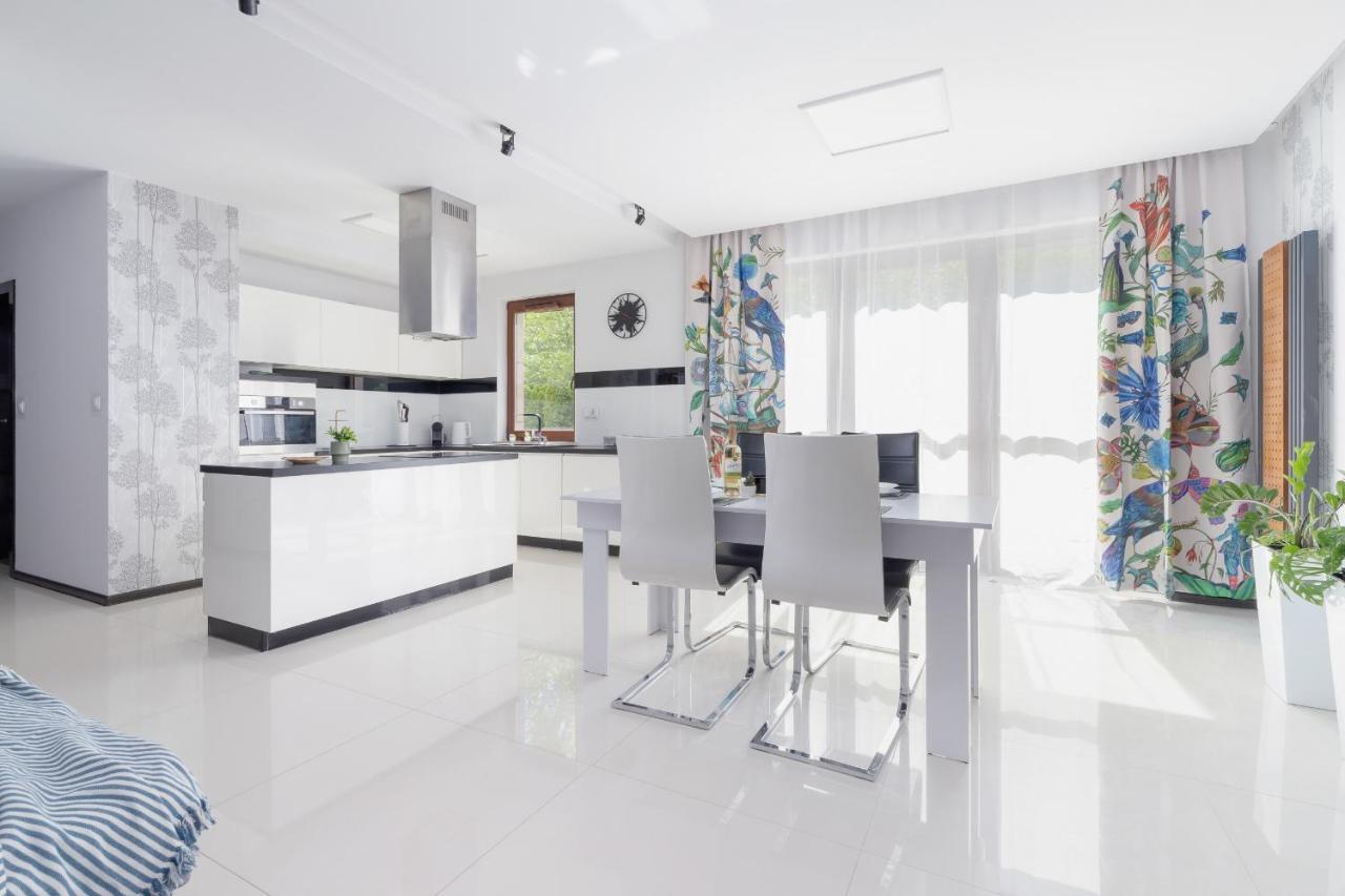 Wonderful Apartment Garden Residence By Noclegi Renters Cracovia Exterior foto