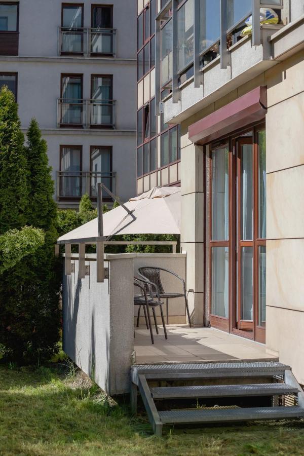 Wonderful Apartment Garden Residence By Noclegi Renters Cracovia Exterior foto